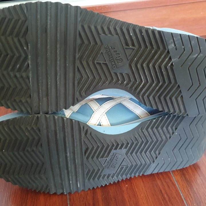 Кроссовки 38