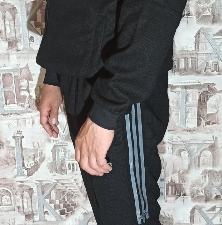 Новый спортивный костюм Adidas