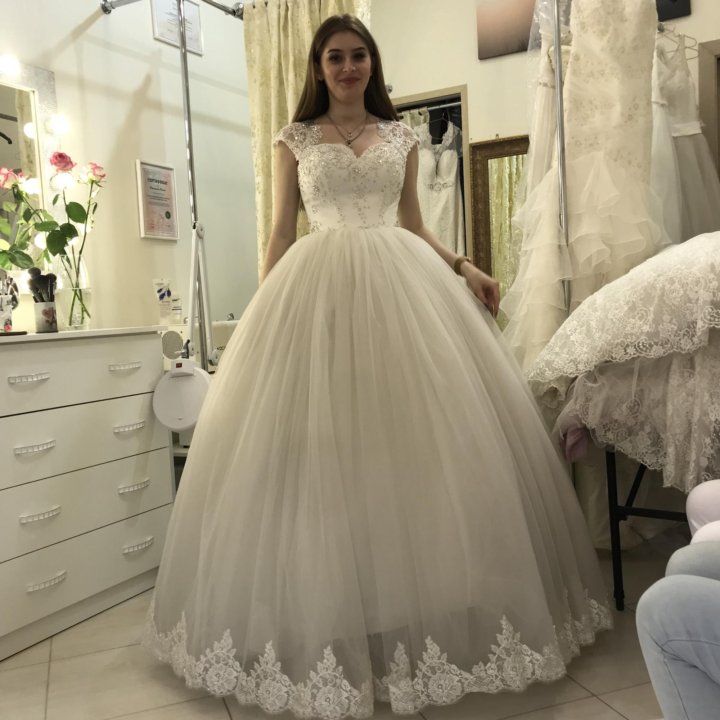Свадебное платье+диадема и лодочки