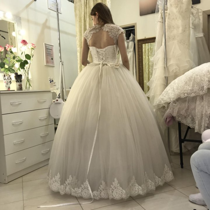 Свадебное платье+диадема и лодочки