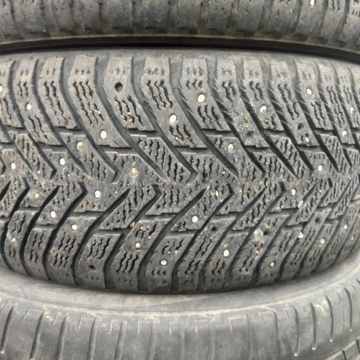 Nokian Hakkapeliitta 8, 225/50/17