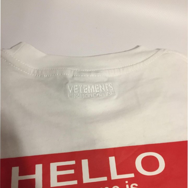 Футболка Vetements Hello