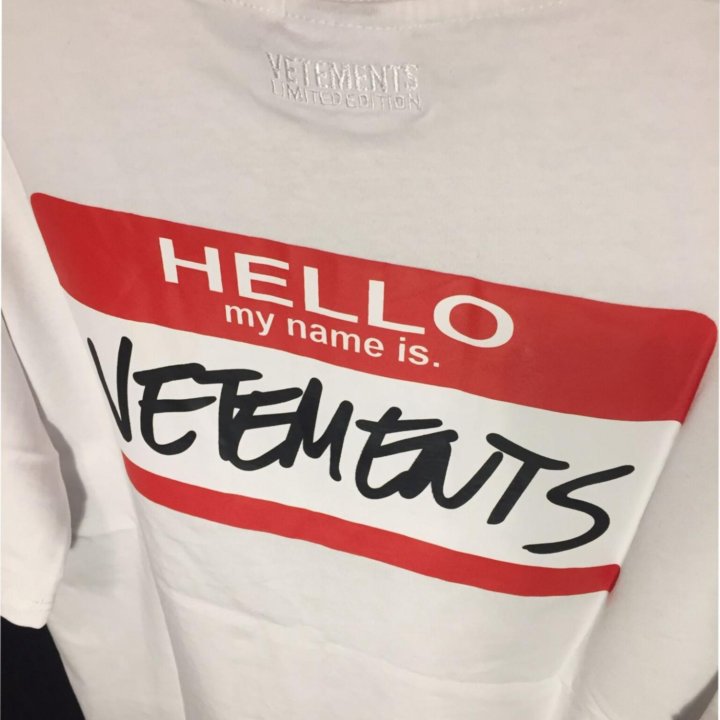 Футболка Vetements Hello