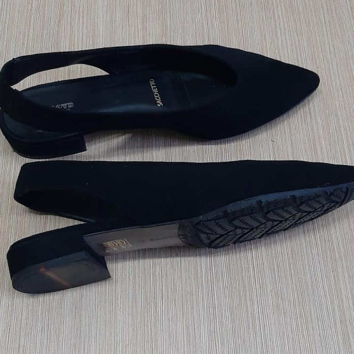 Босоножки Lloyd