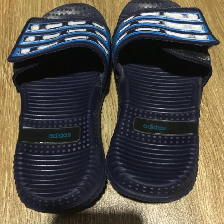 Сланцы Adidas