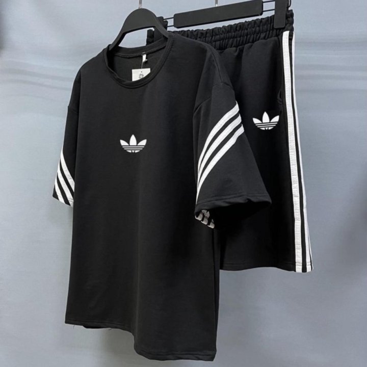 Adidas Футболка и Шорты Адидас