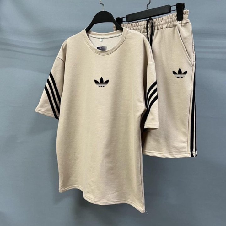 Adidas Футболка и Шорты Адидас