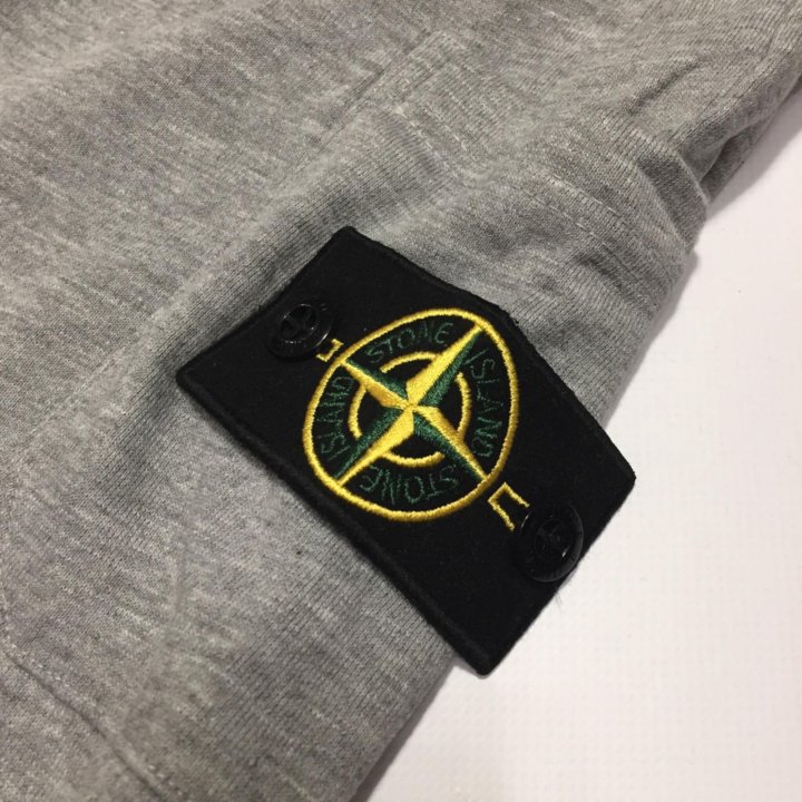 Шорты Stone Island с патчем