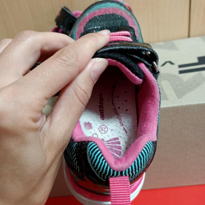 Кросовки antilopa,28