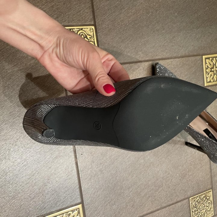 Туфли серые блестящие