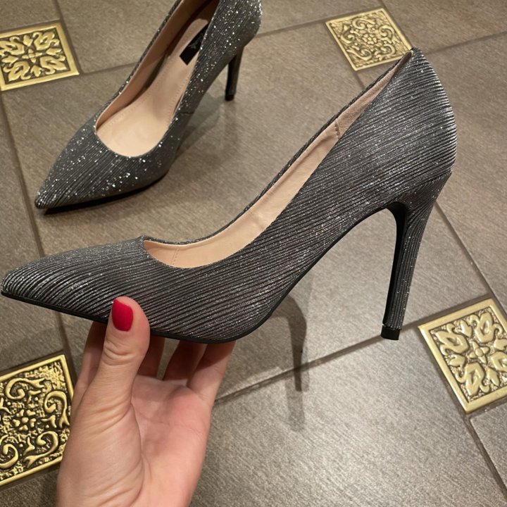 Туфли серые блестящие