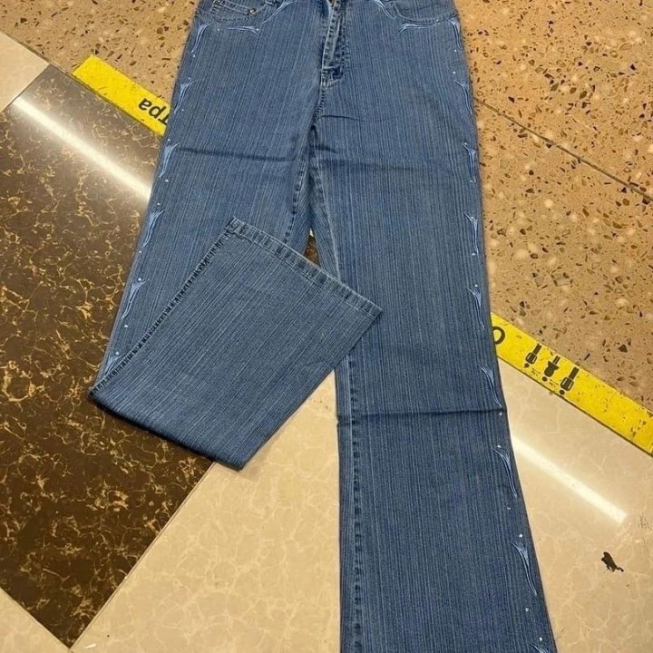 Джинсы новые