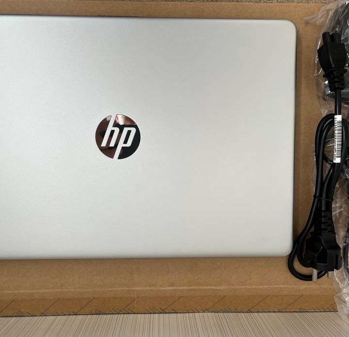Ноутбук HP 15s-eq2135ur