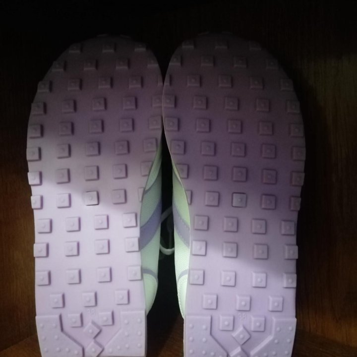 Кроссовки 37 размер