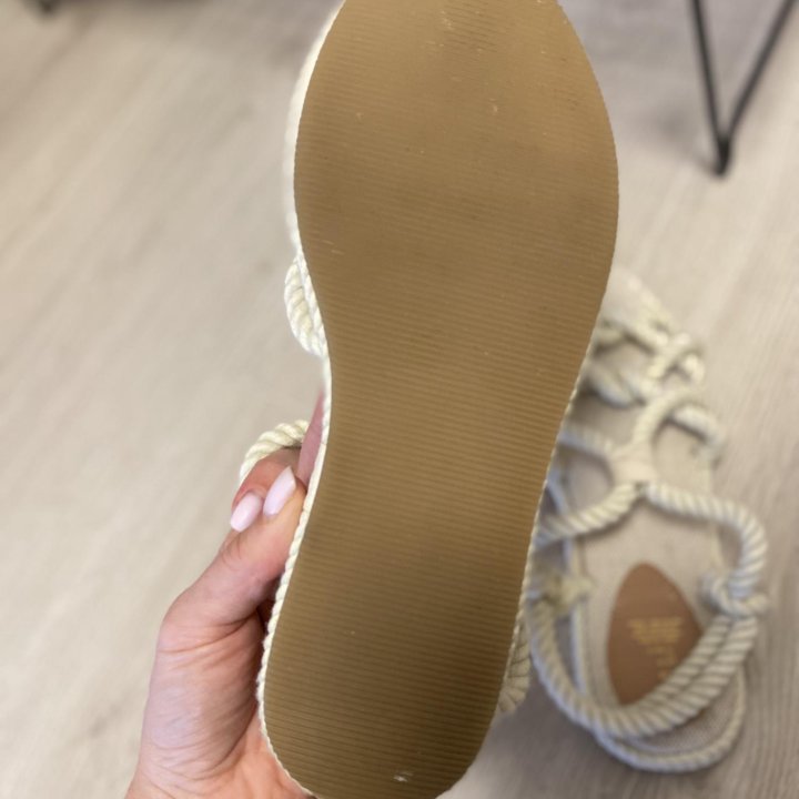 Босоножки Hm