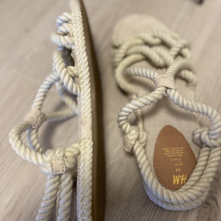 Босоножки Hm