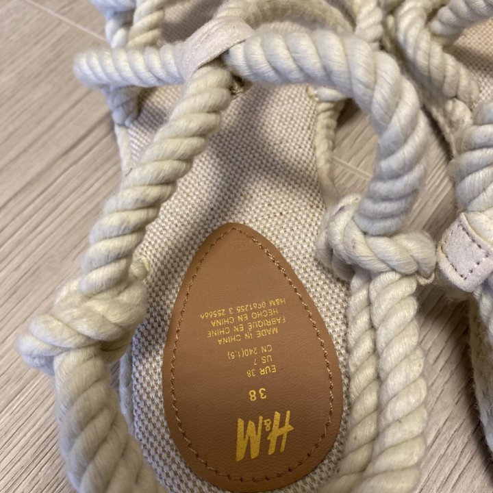 Босоножки Hm