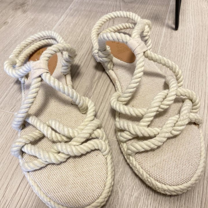 Босоножки Hm