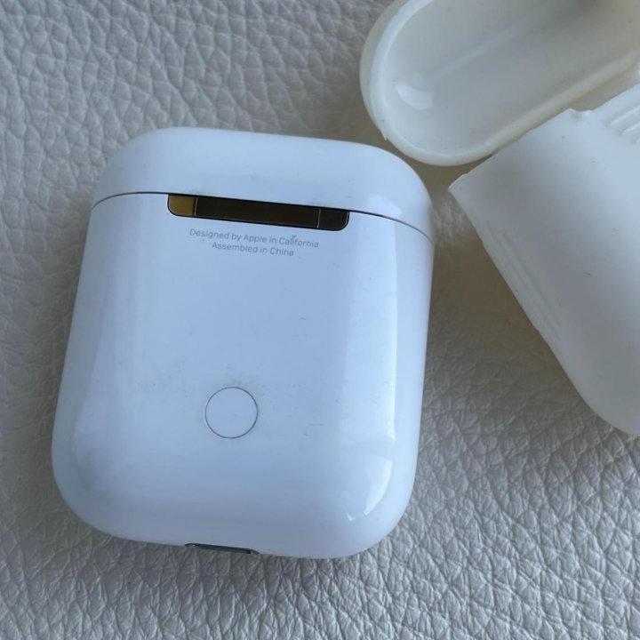 Продам оригинальные наушники AirPods1в ремонт