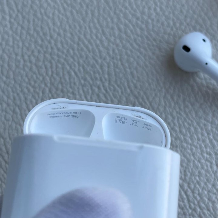 Продам оригинальные наушники AirPods1в ремонт