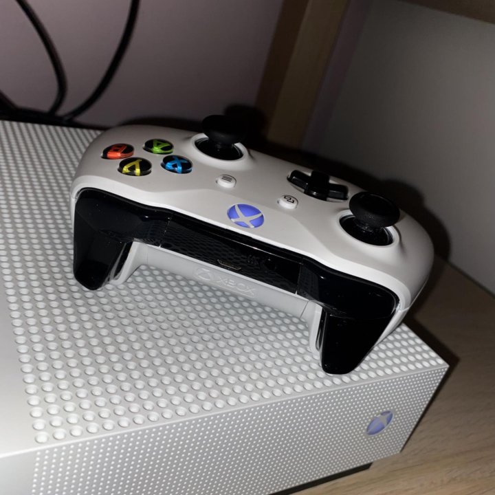 Xbox One S 1tb с установленными играми