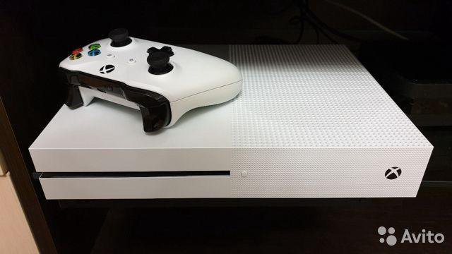 Xbox One s 1tb + геймпад