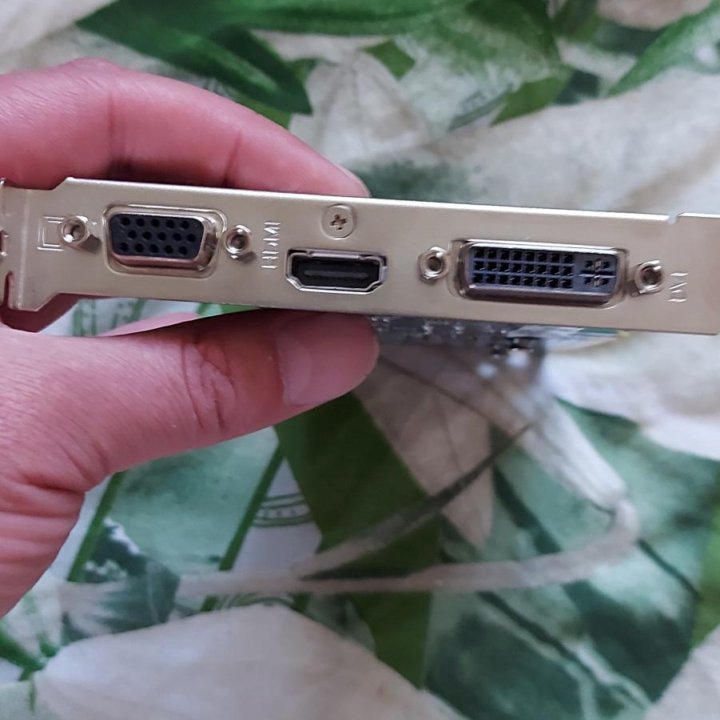 Видеокарты 4 штуки