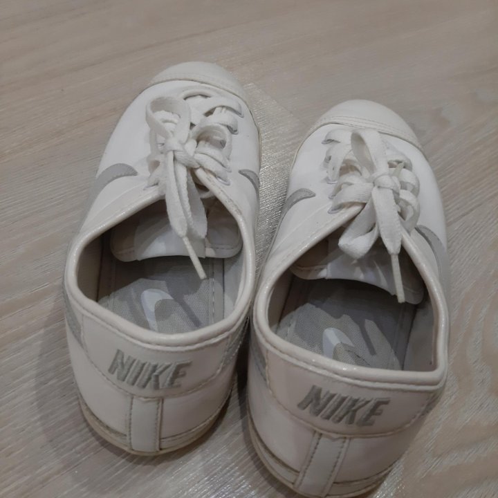 Кроссовки Nike