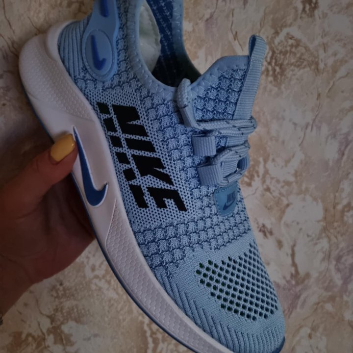 Кроссовки 37