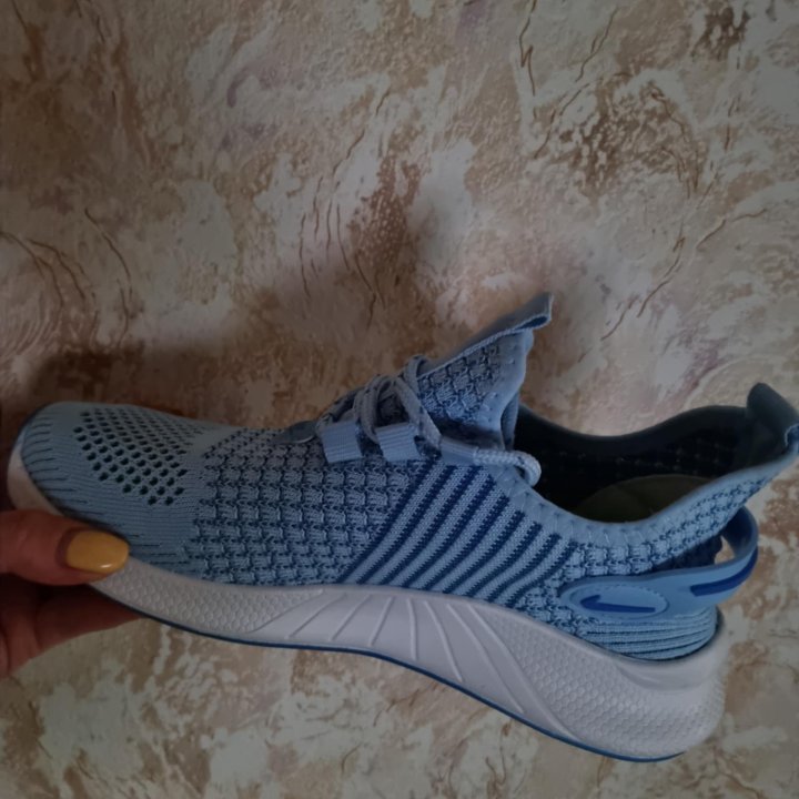 Кроссовки 37