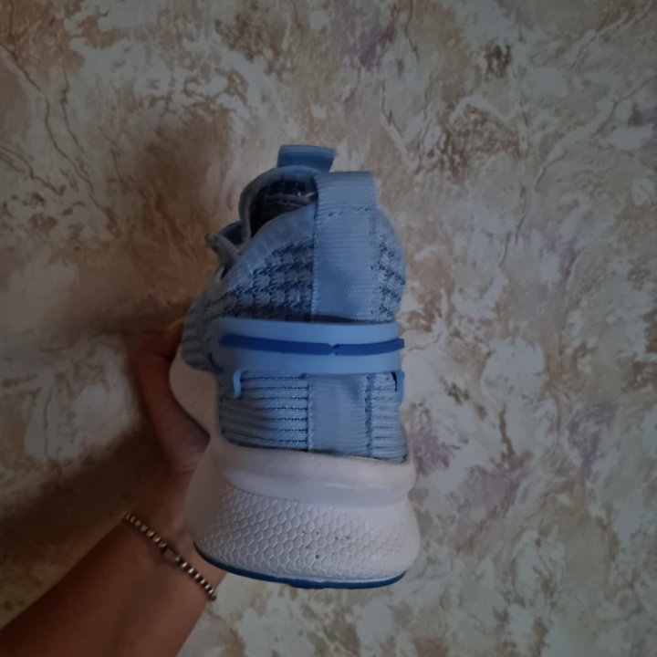 Кроссовки 37