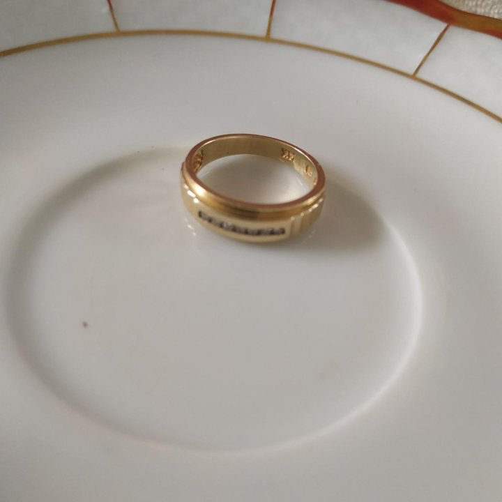 Золотое кольцо с брилл 585 пробы