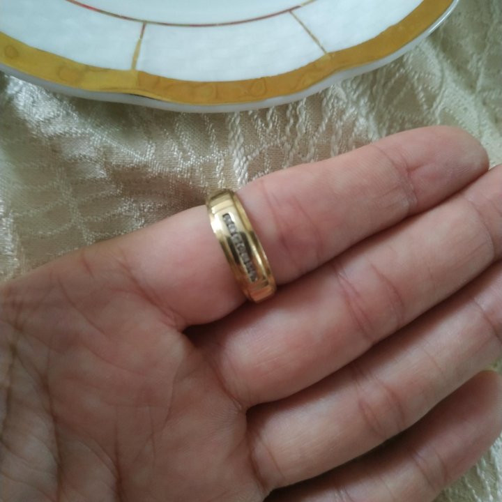 Золотое кольцо с брилл 585 пробы