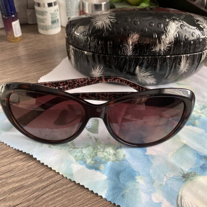 Очки солнцезащитные