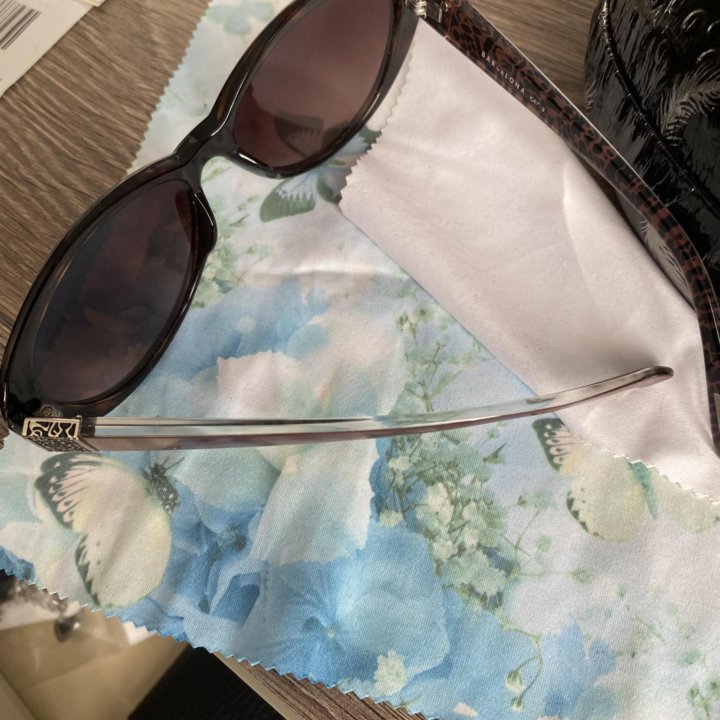 Очки солнцезащитные