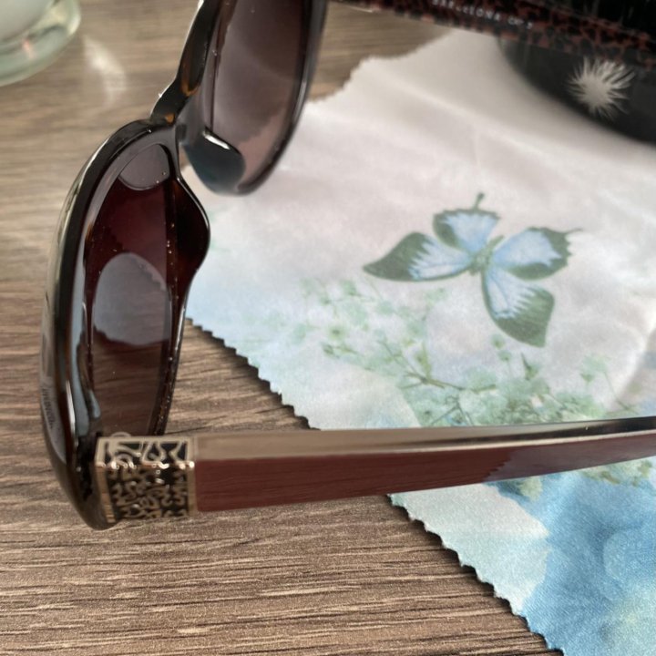 Очки солнцезащитные