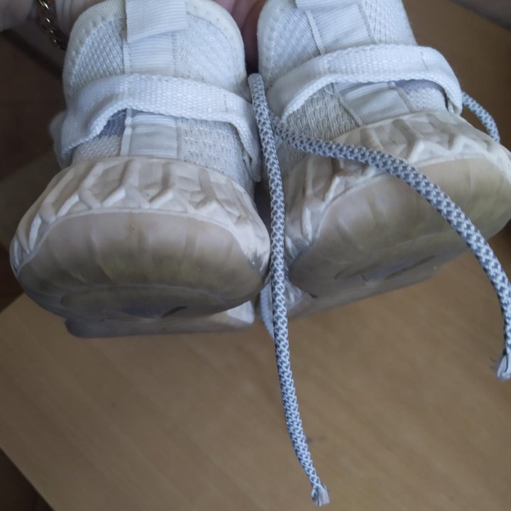 Кроссовки раз 38