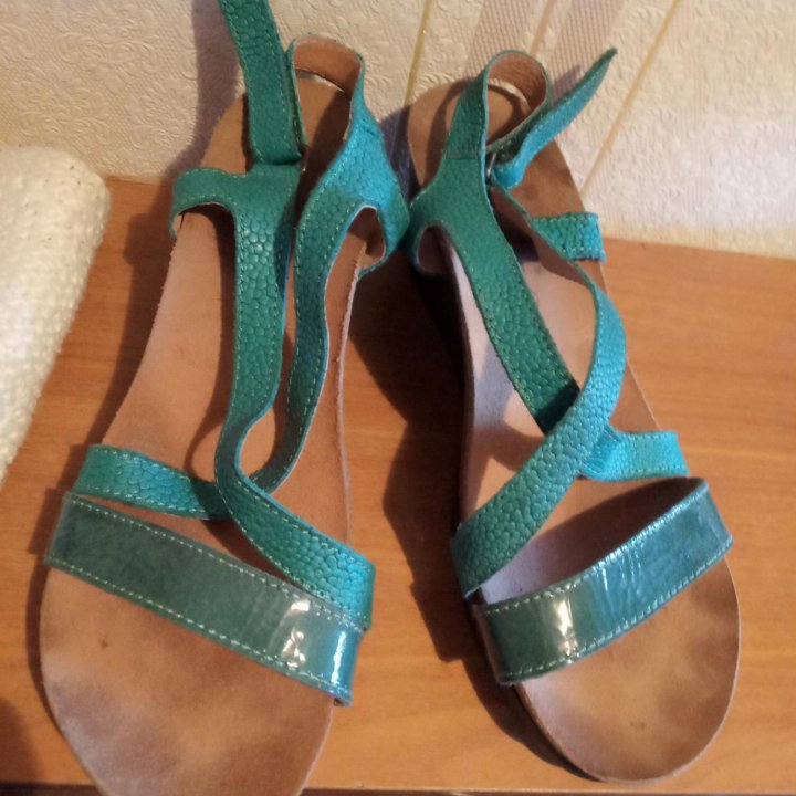 Босоножки 38