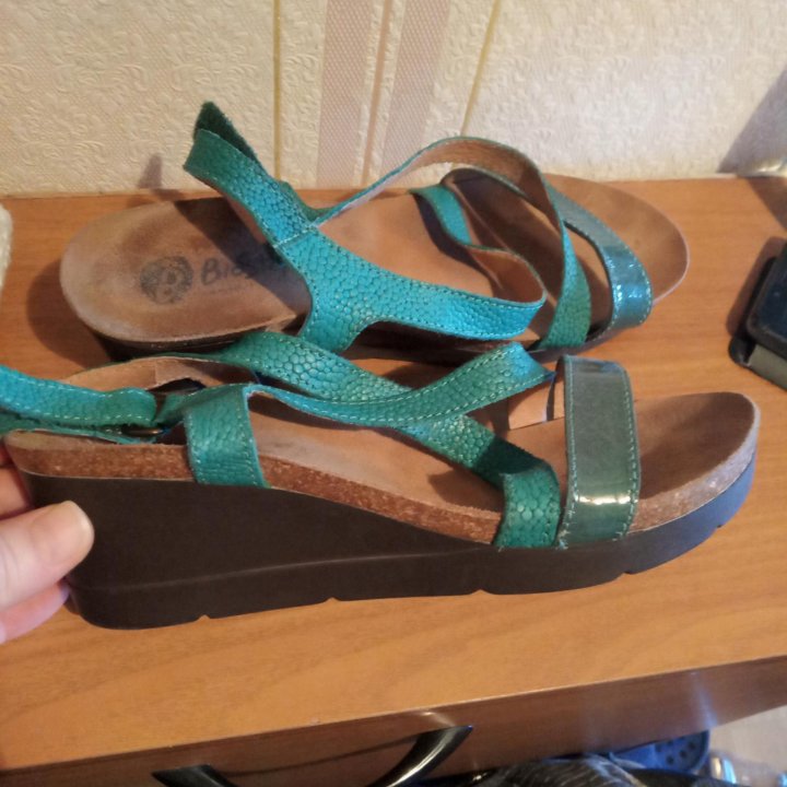 Босоножки 38