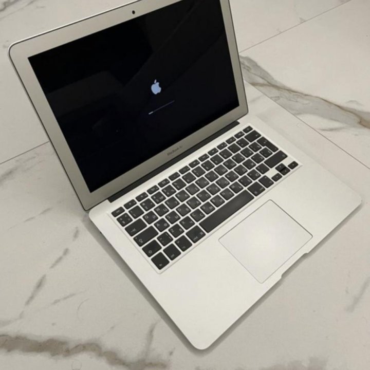 Apple MacBook Air 13 2017 SSD128гб