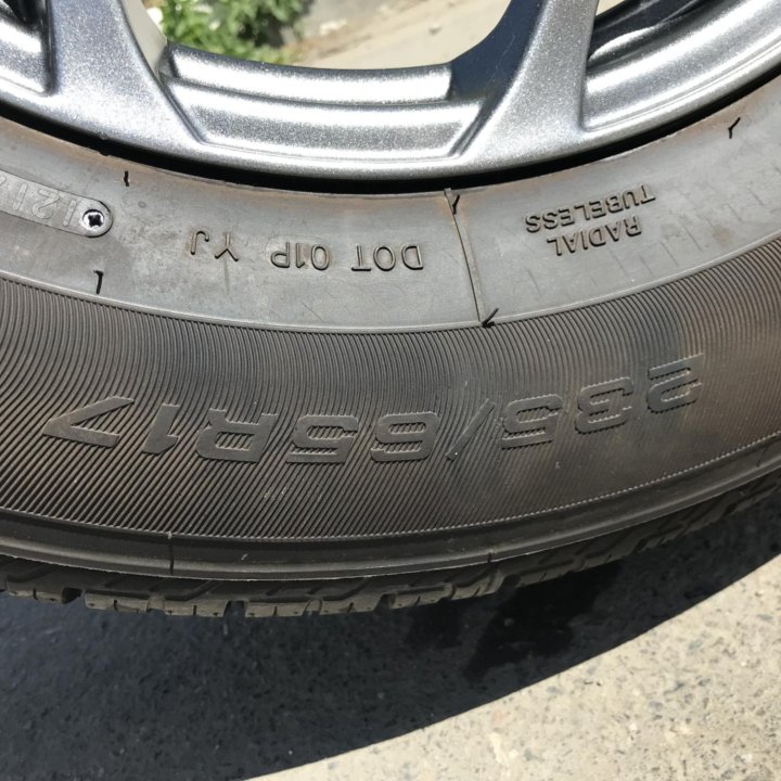 Шина с диском 235/65 R17