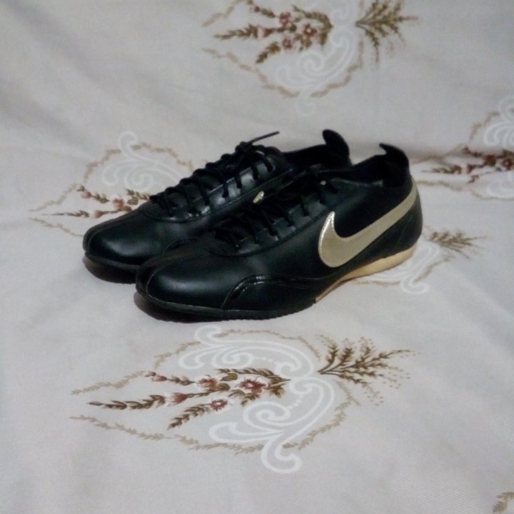 Кроссовки Nike 39-38