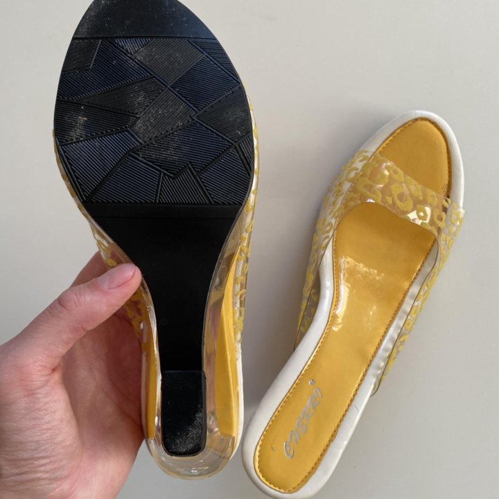 Сабо на платформе