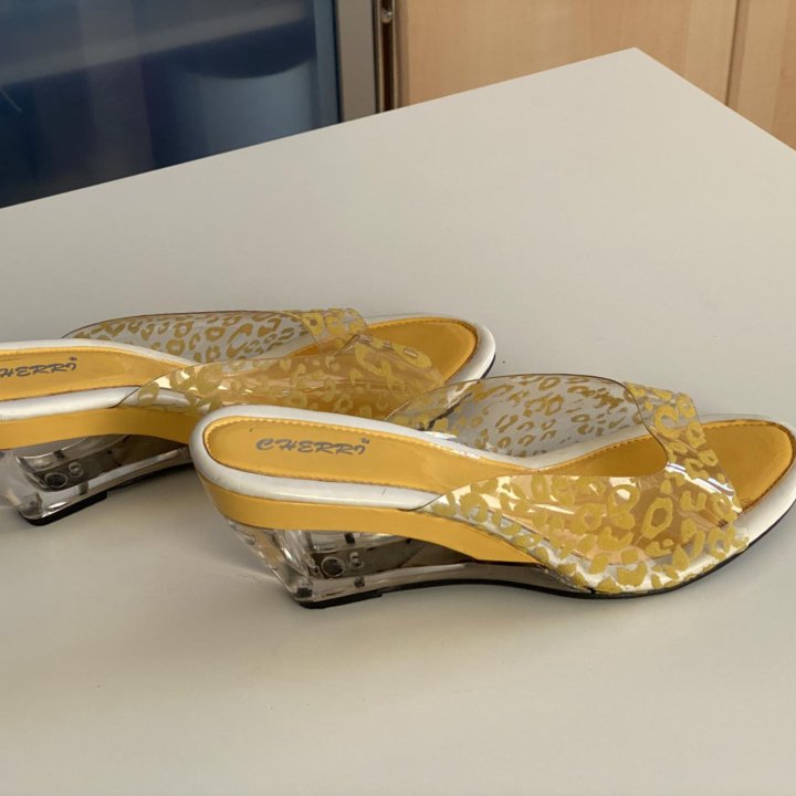 Сабо на платформе