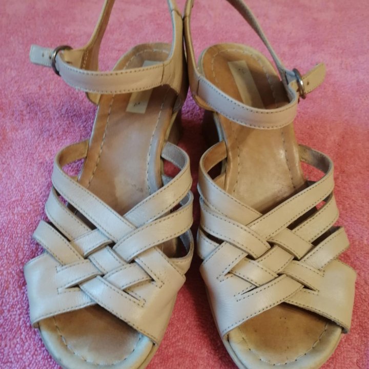 Босоножки 38