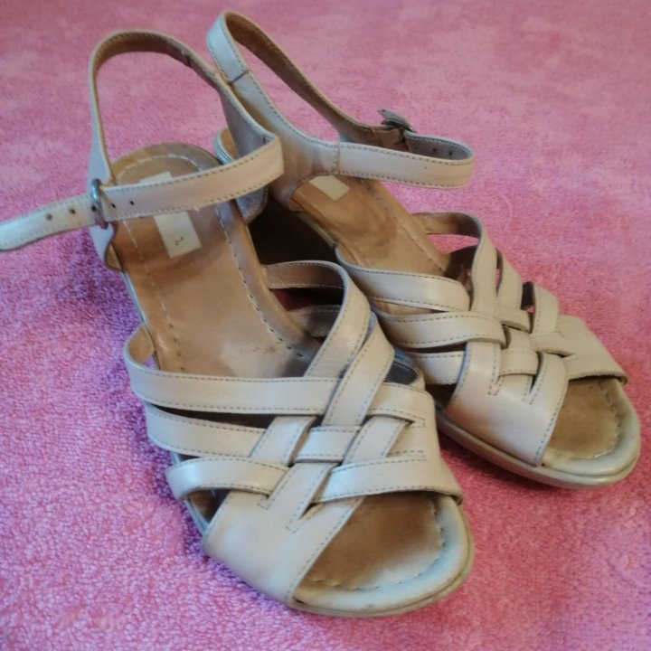 Босоножки 38