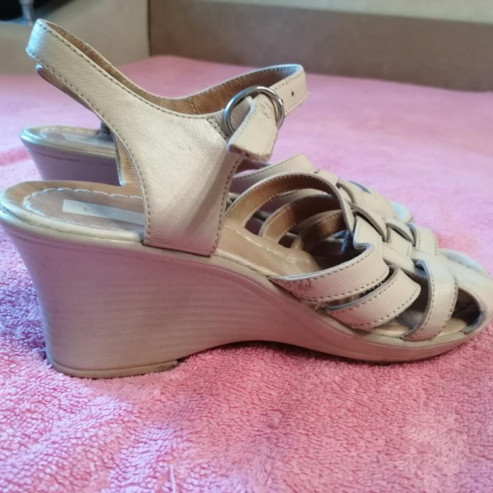 Босоножки 38