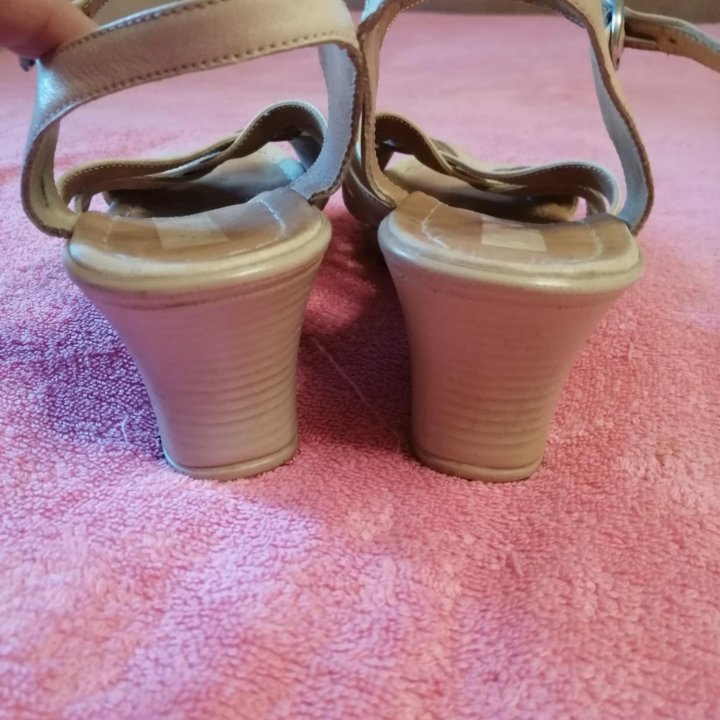 Босоножки 38