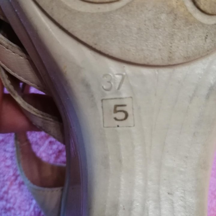 Босоножки 38