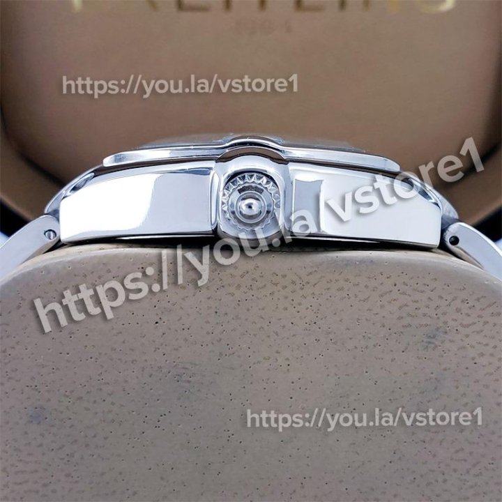 Унисекс наручные часы Cartier Roadster